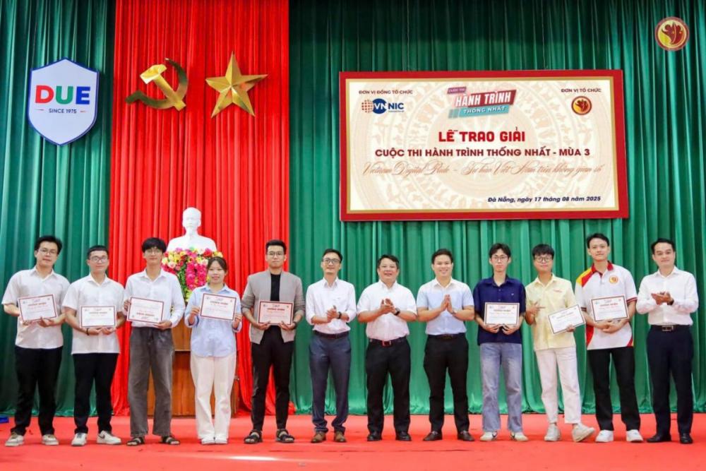 thiết kế web contest